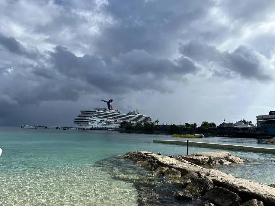 Millie'S Paradise - Bay Beach Ocho Rios 0*,
